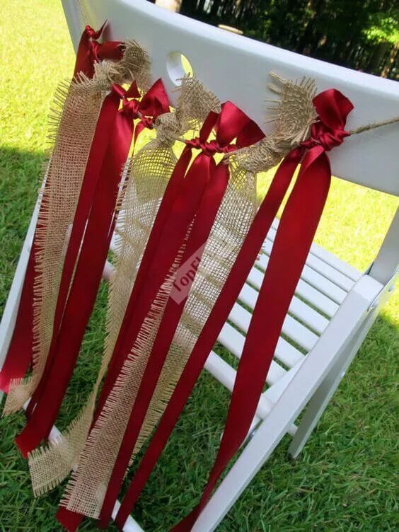 Красивые украшения из лент. Дерево с ленточками. Украшение стульев на свадьбу. Как можно украсить лентами. Украшение атласными лентами.