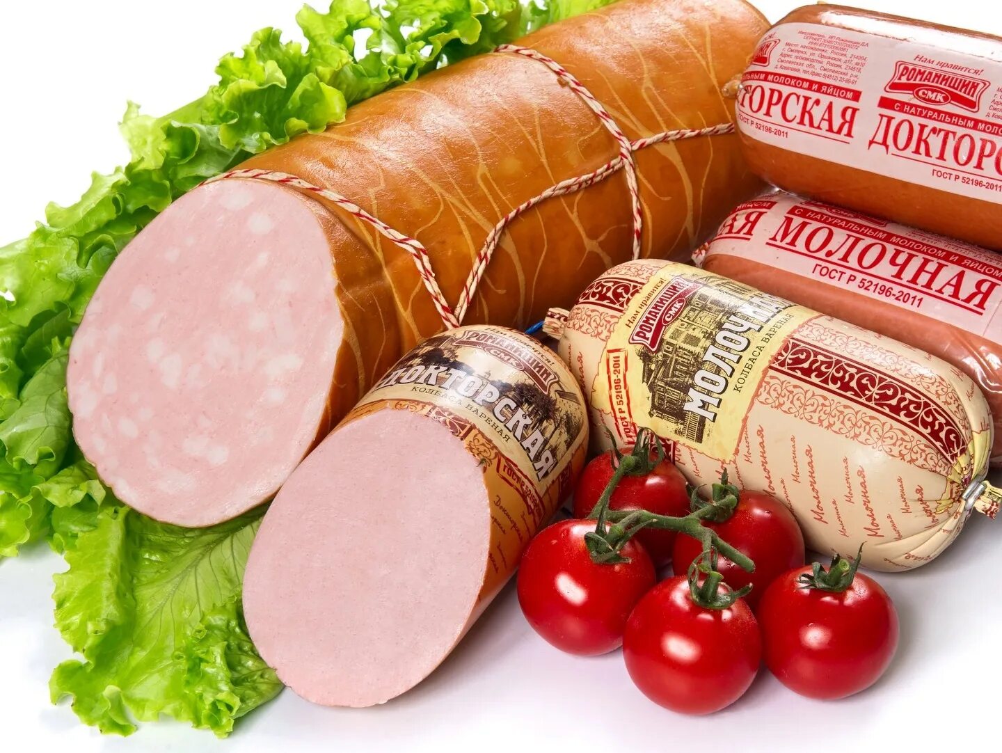 колбасные изделия. мясные и колбасные изделия. колбасные изделия. корзина с колбасой. колбаса разная.