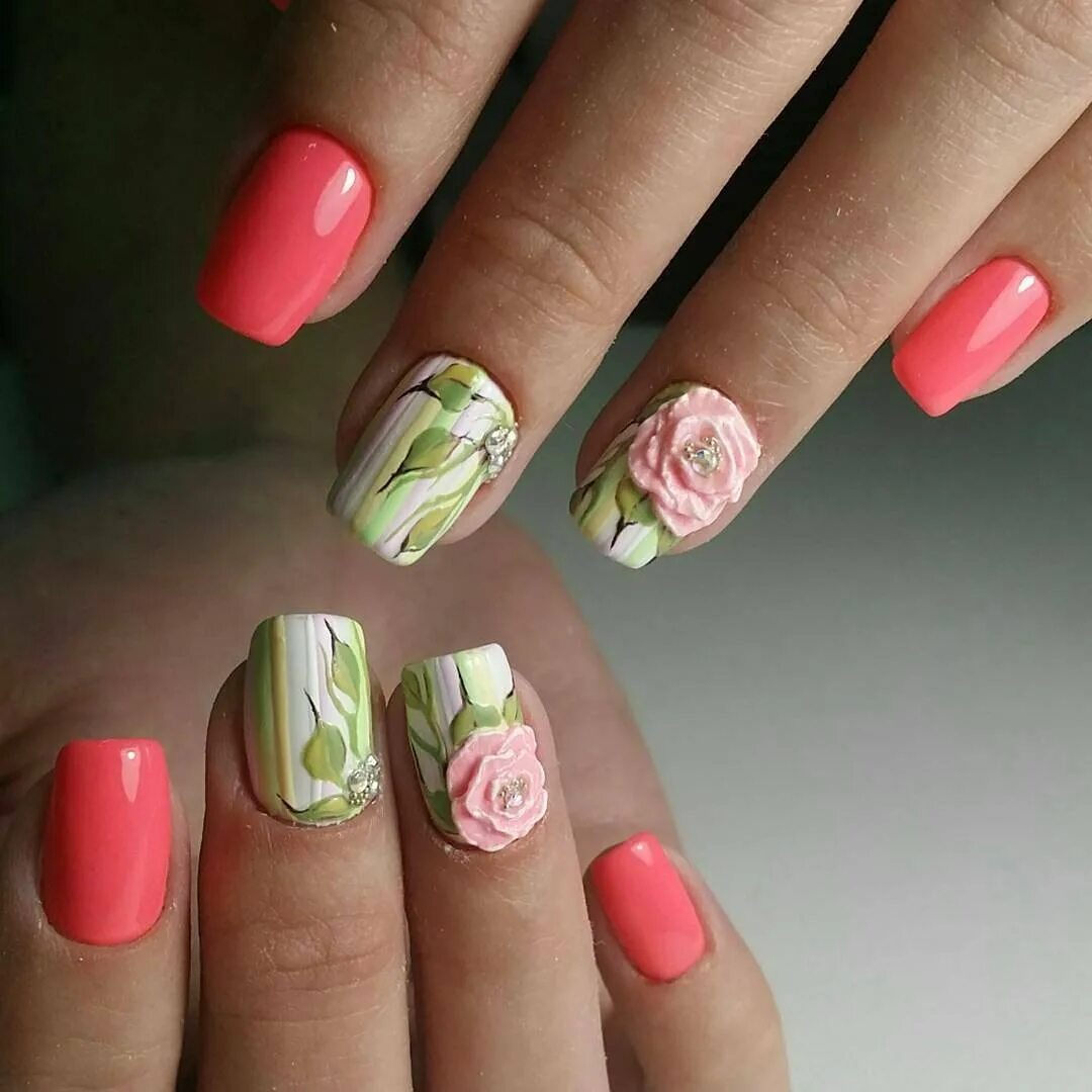 Весенний дизайн ногтей новинки просто и красиво. Весенний маникюр. Маникюр с цветами. Красивый маникюр с цветочками.