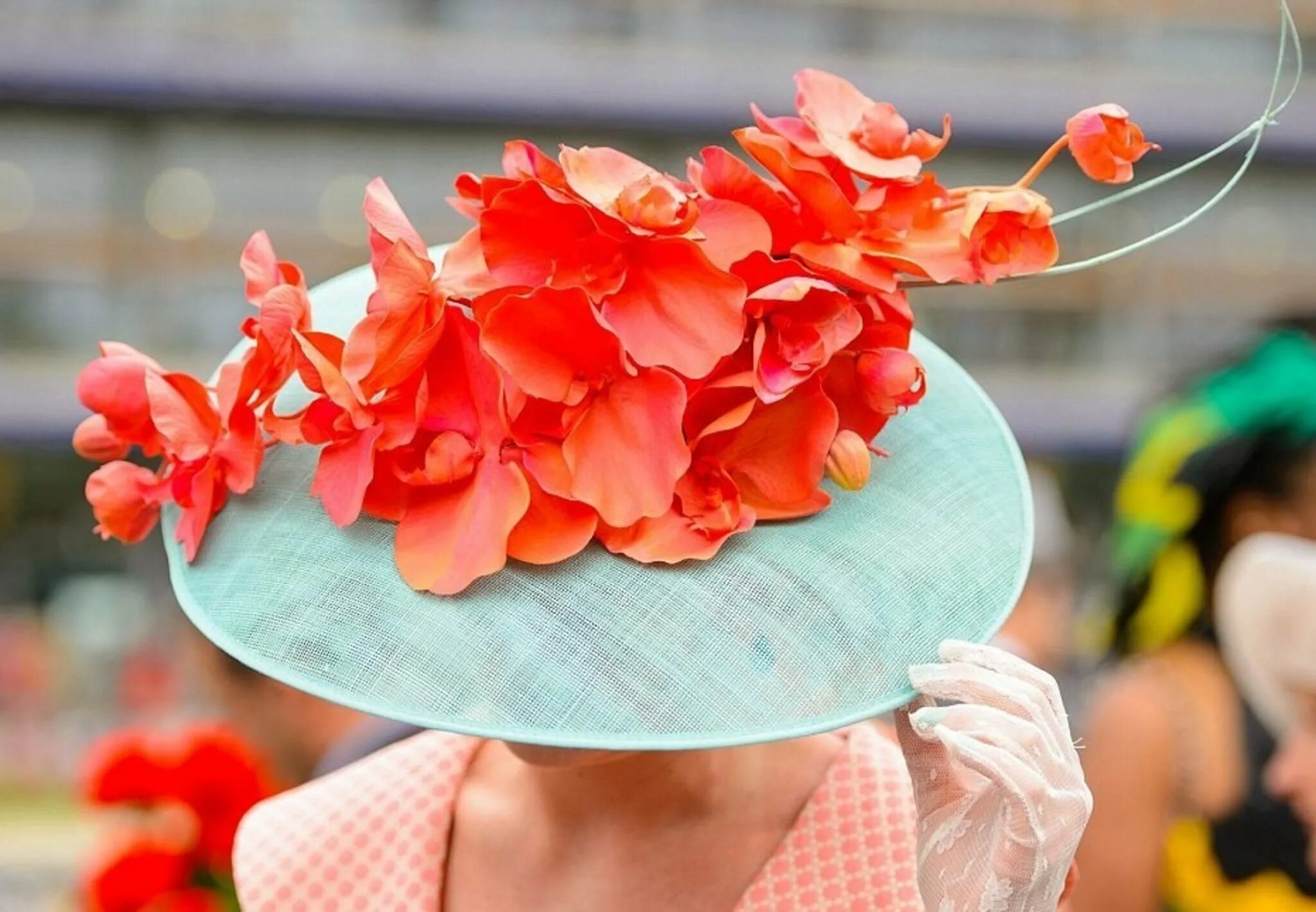 Аскот шляпы. Шляпа с цветами. Украсить шляпку цветами необычно. Цветы для украшения шляпы своими.