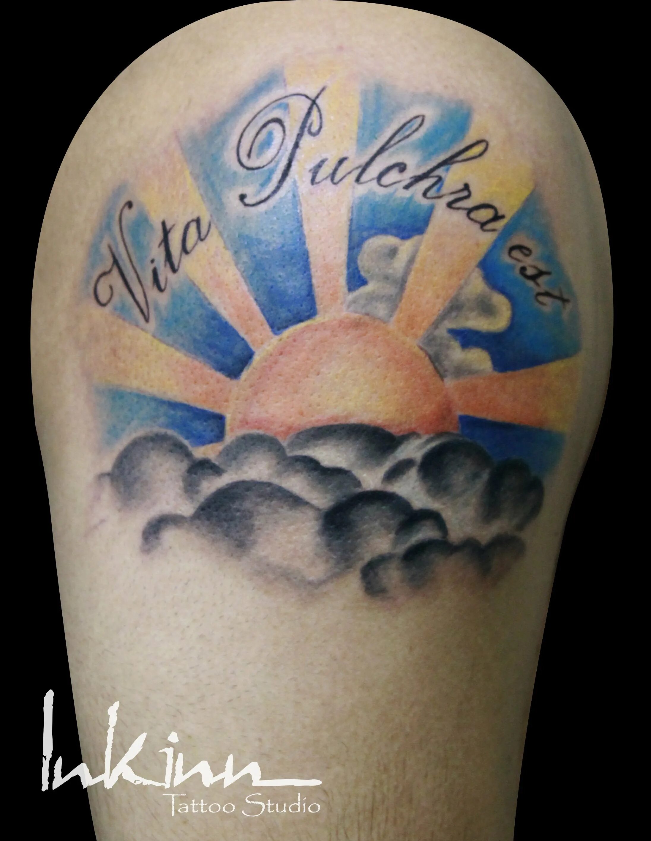 Тату солнце эскизы. Наколка восходящее солнце. Наколка восходящее солнце. Наколка солнце на руке. Татуировка восходящее солнце.