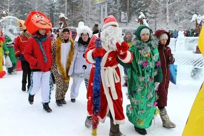 Снежный городок в Саянске Иркутской области. Открытие снежного городка. Саянск население. Саянск горка 2022.