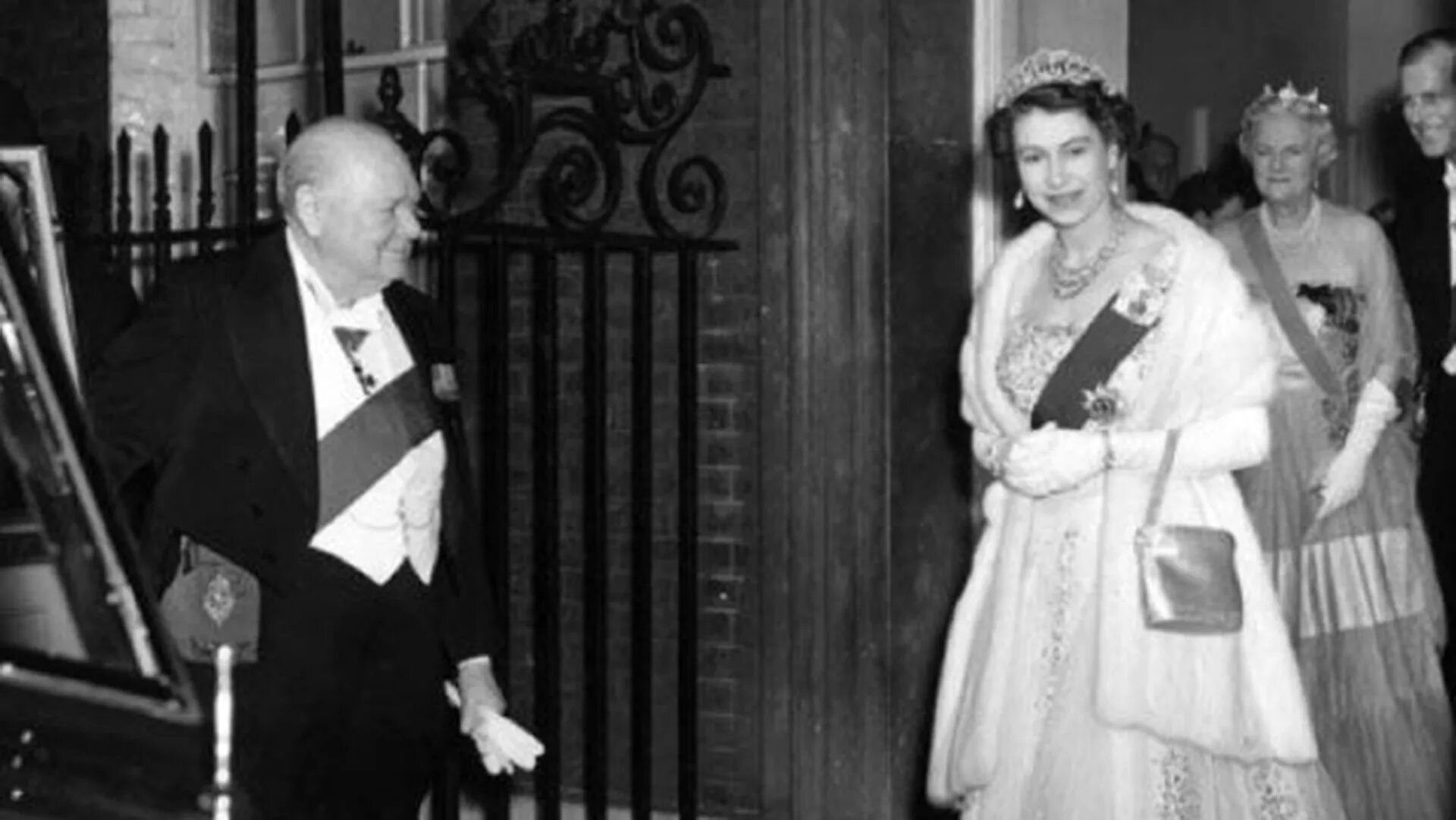 Уинстон черчилль и елизавета 2 фото King George VI and Queen Elizabeth with Winston Churchill british history king g