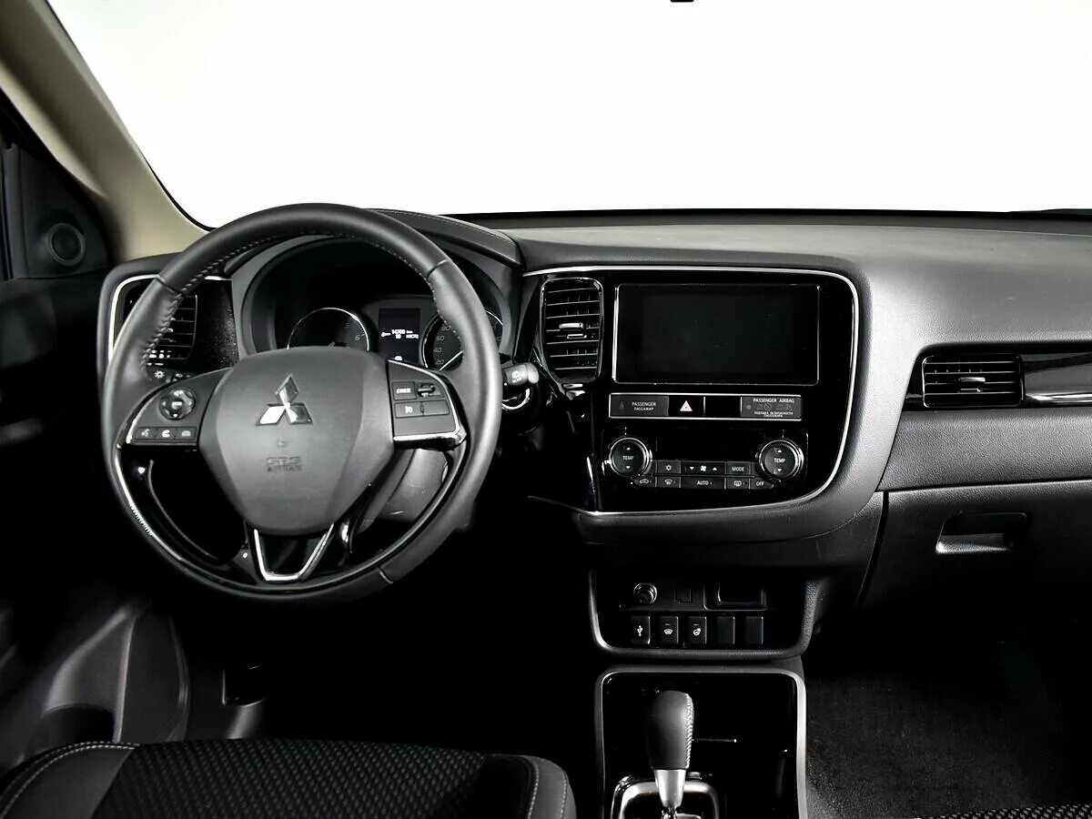 Аутлендер видео обзор. Mitsubishi outlander iii рестайлинг 3 интерьер. Mitsubishi outlander с панорамой. 4 2012. Mitsubishi outlander в057ем199.