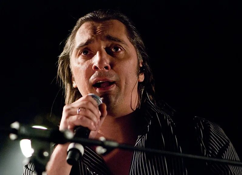 Солист группы måneskin. Михаил горшенёв нашествие 2001. Оливер сайкс 2022. Солист группы звери. Солист ест.