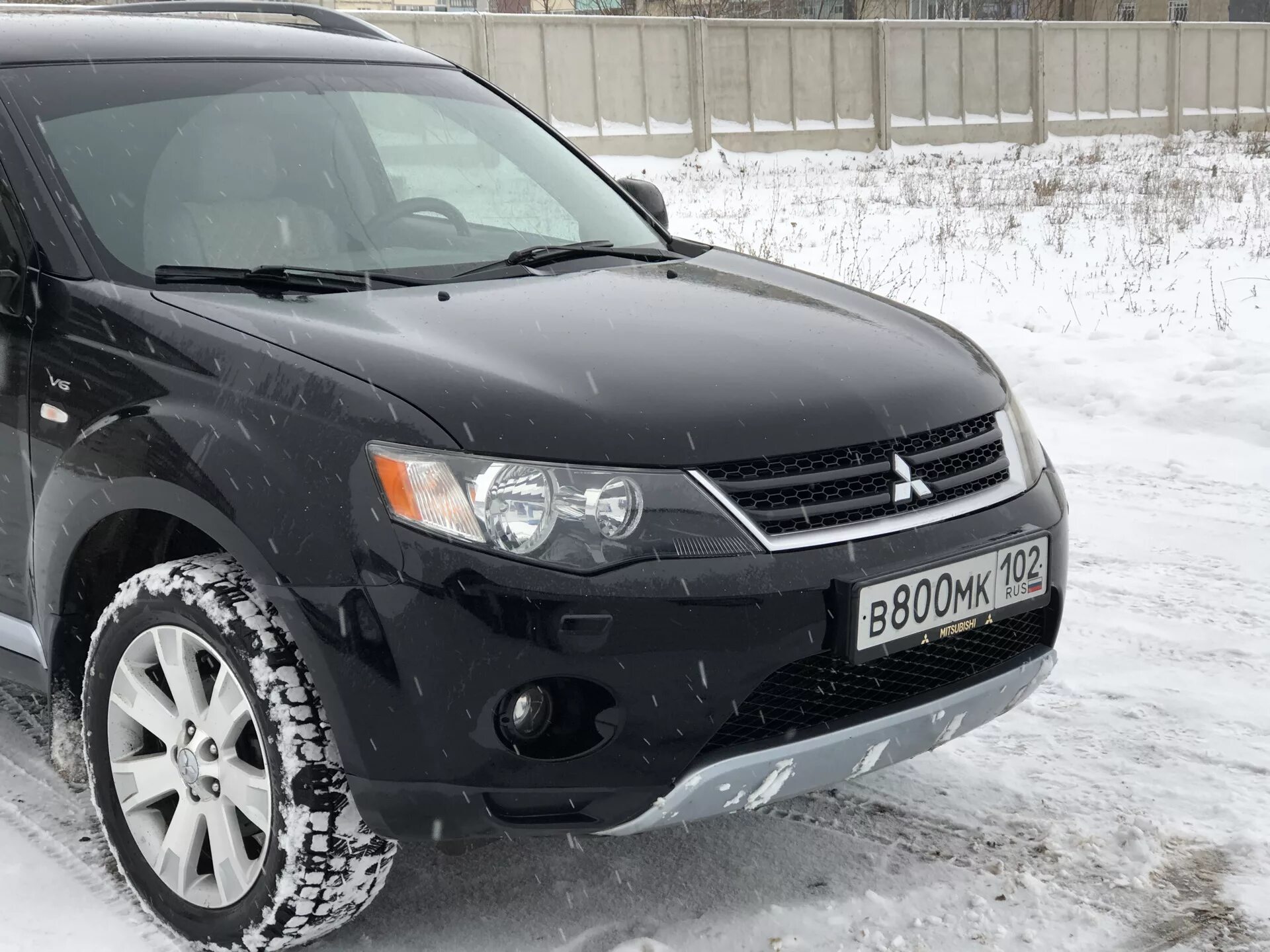 Купить митсубиси аутлендер хл 2008. Митсубиси Аутлендер XL 2008. Mitsubishi Outlander XL 2008. Аутлендер ХЛ 2008. Решетка на Аутлендер XL.