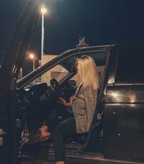 Блондинки без лица в машине