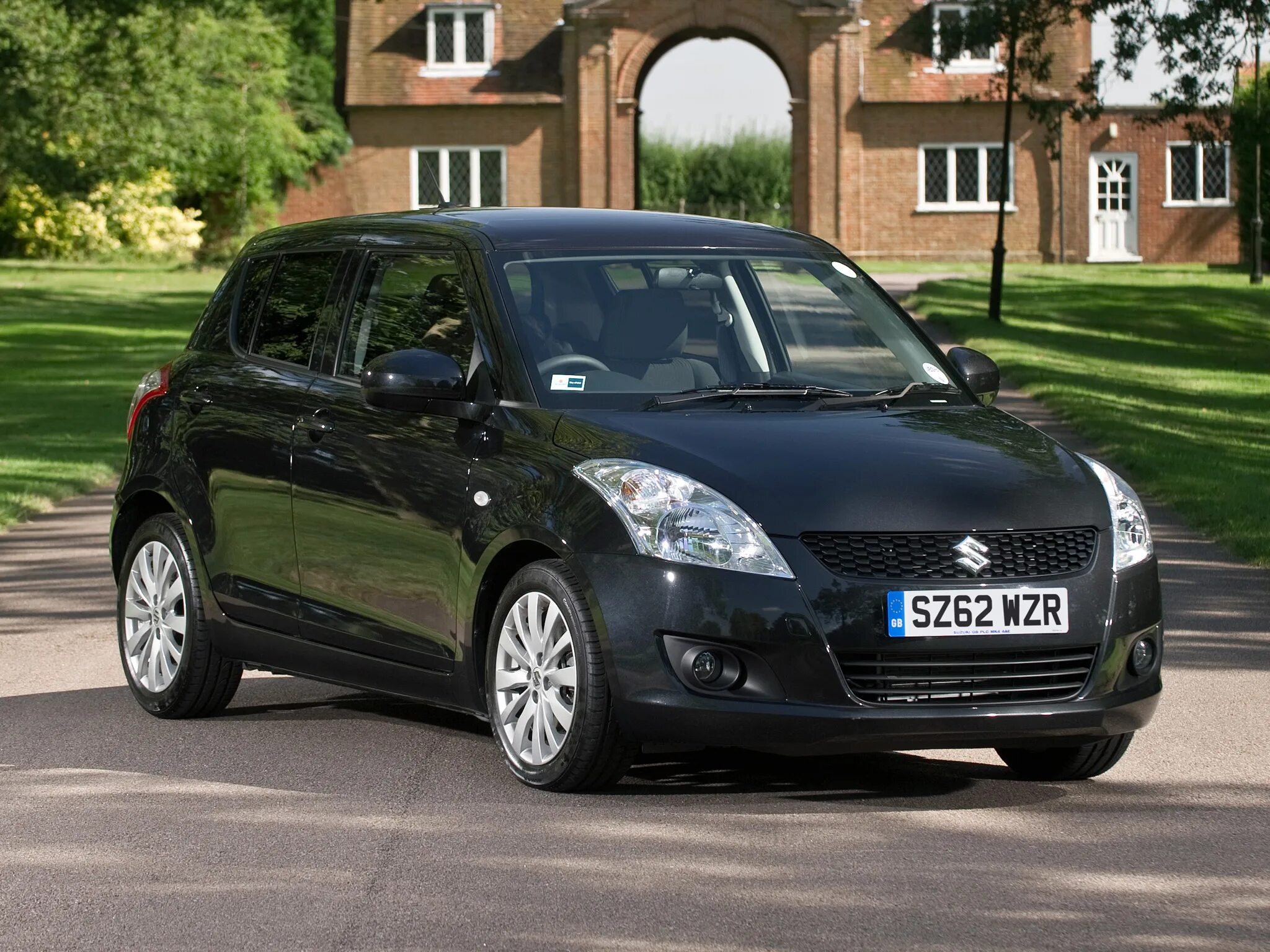 Сузуки свифт поколения. Сузуки Свифт 2010. Suzuki Swift (Сузуки Свифт. Судзуки Свифт 5. Сузуки Свифт 2010 автомат.