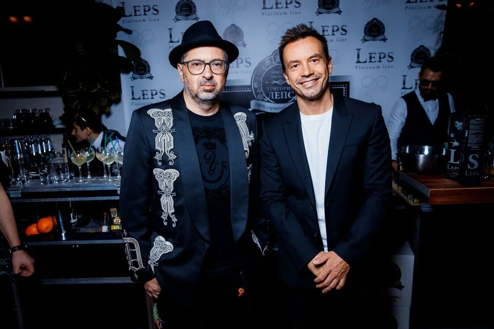 Дискотека авария солистка 2022. Солист группы авария. Дискотека авария 2021. Группа дискотека авария. Сколько лет солисту дискотеки аварии.