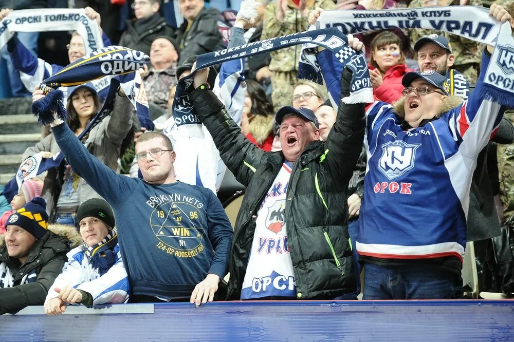 Олег гуляев иркутск. Болельщики хоккея южный урал. Болельщики россии. Гостевая болельщиков южный урал. Гостевая болельщиков южный урал.