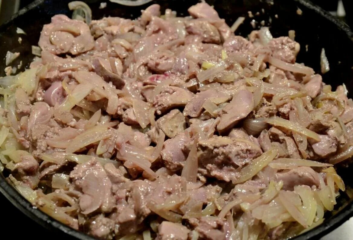 Печень куриная жареная с луком на сковороде. Печень куриная жареная с луком на сковороде. Печень жареная на сковороде. Печень с луком на сковороде. Печень с луком на сковороде.