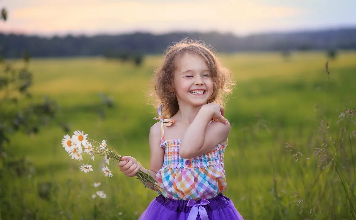 лучики солнца. лучик и снежинка талисманы паралимпийских игр. нежные детки. лучик фф. яркое солнце.