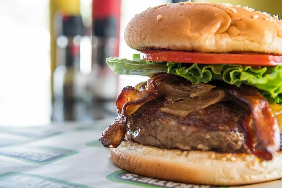 мексиканский бургер в тортилье. бургер бар дзержинск. кью бар меню. гриль бар воткинск. розыгрыш бургер фри и кола.