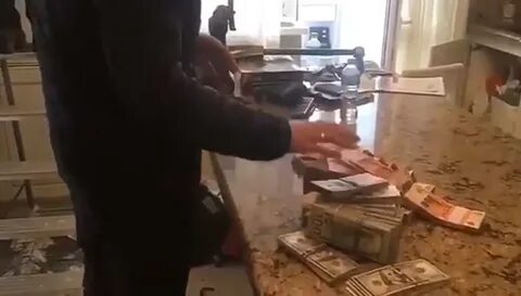 Обыски в квартирах звезд