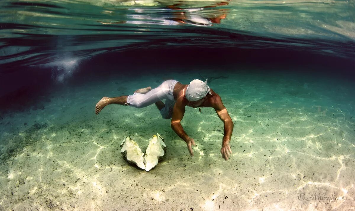 Золотой осетр ведьмак 3. Добывающий жемчуг. Ловцы жемчужин. Ведьмак 3 камни. Ловцы за жемчугом.