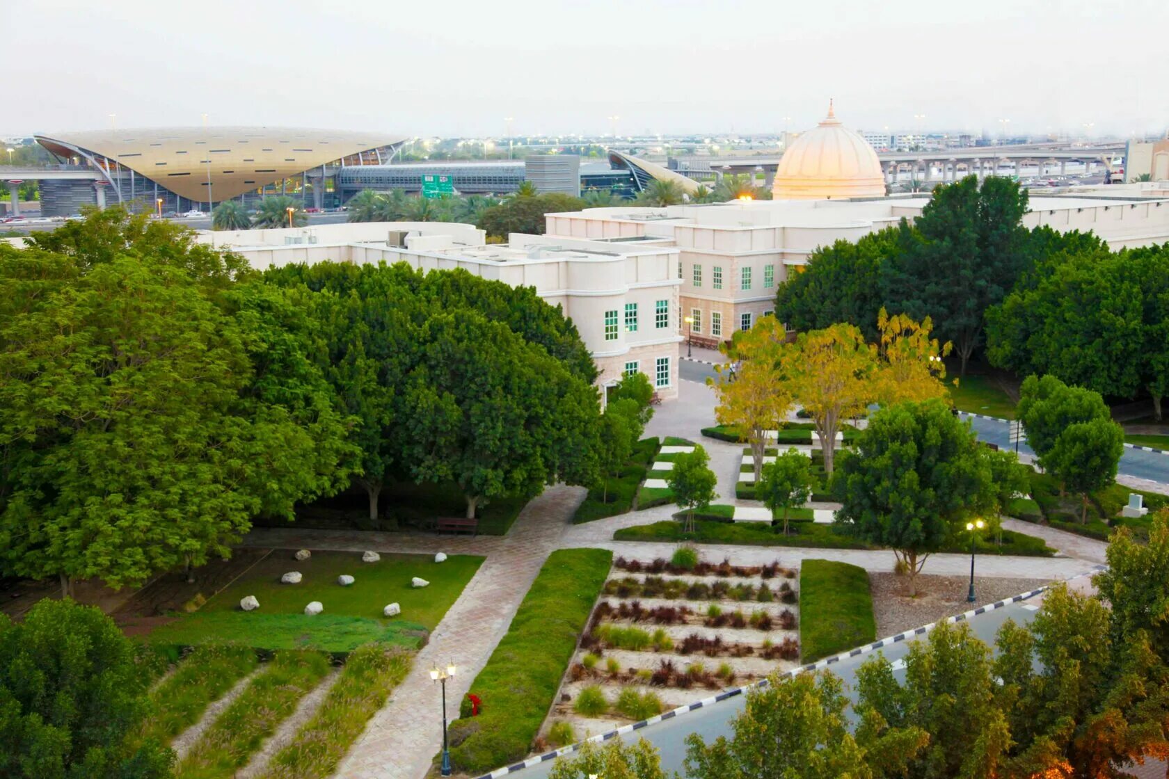 Университет в дубае. Оаэ, дубай, кампус american university in the emirates. Оаэ, дубай, кампус american university in the emirates. American university dubai. Американский университет в дубае.