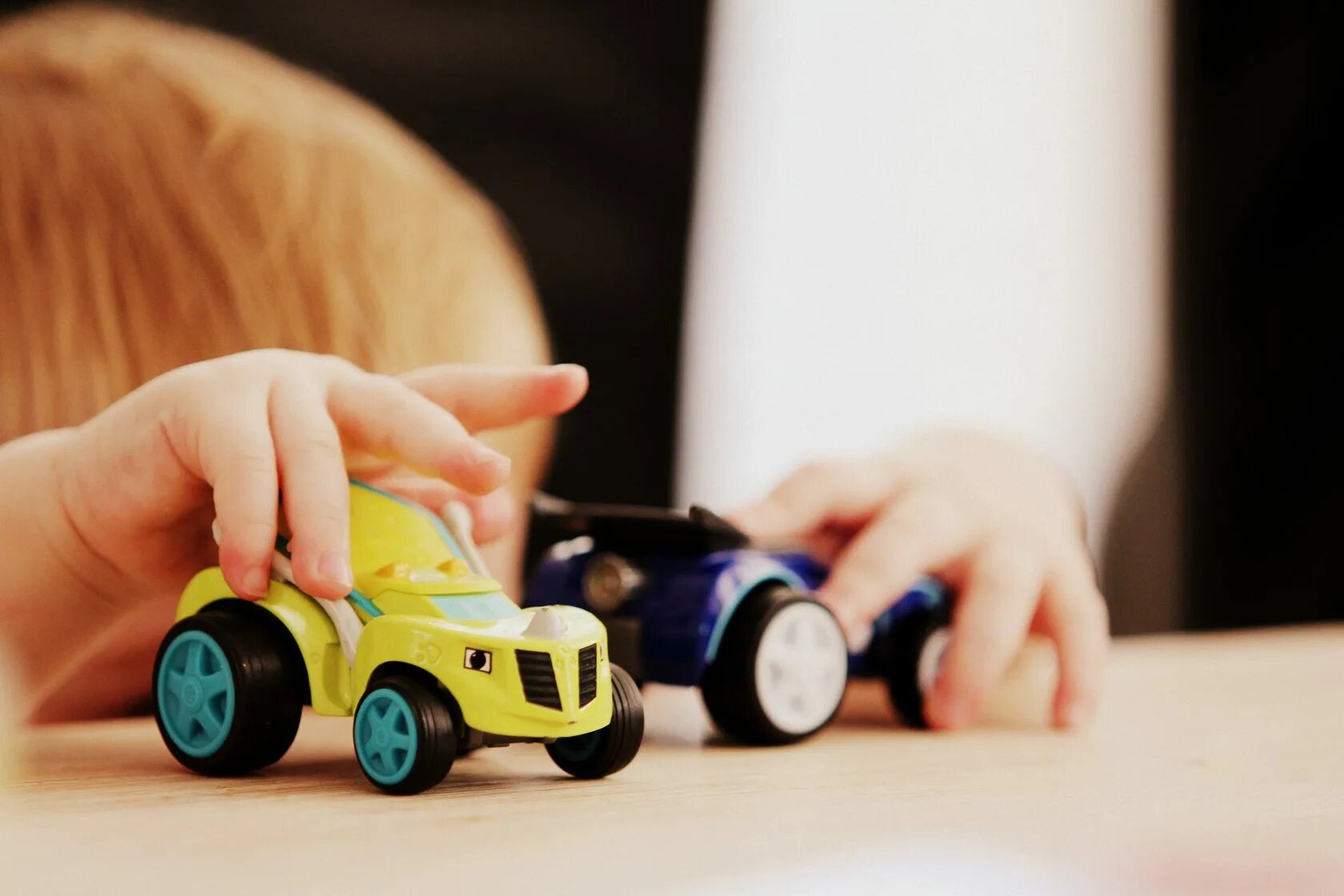 Бебинокль. Современные детские игрушки. Игрушка Toy cars. Дети играют в машинки. Инновационные игрушки.