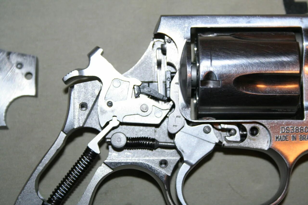 Работа револьвера. Таурус лом 13. Револьвер Таурус лом-13. Таурус револьвер УСМ. Таурус револьвер механизм.