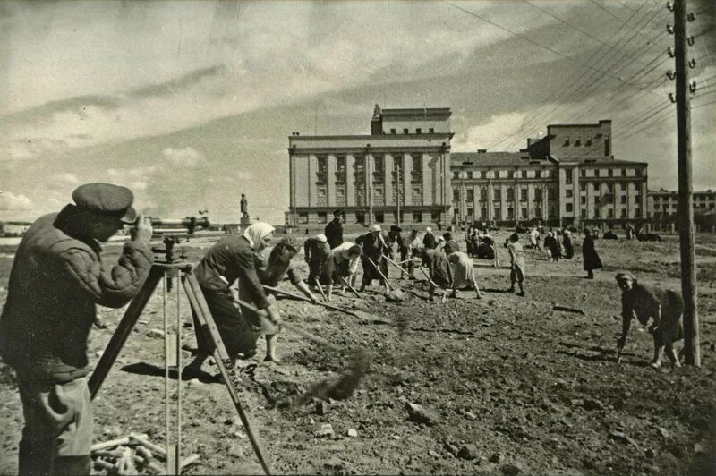 Самара в великую отечественную войну. Город куйбышев 1941. куйбышев площадь куйбышева в 1941. самара 1941.