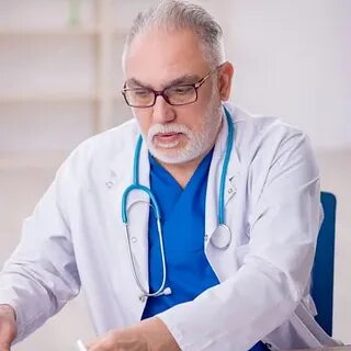 Где принимает взрослых