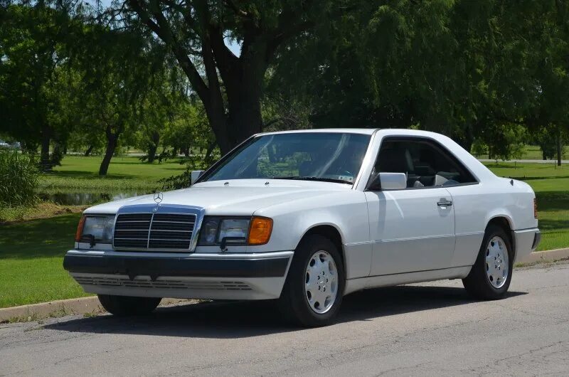 Купить б/у Mercedes-Benz W124 1984-1993 220 2.2 MT (150 л.с.) бензин механика в 