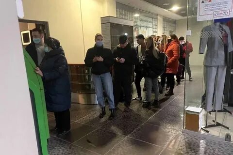 Стою у банкомата время ночи три часа
