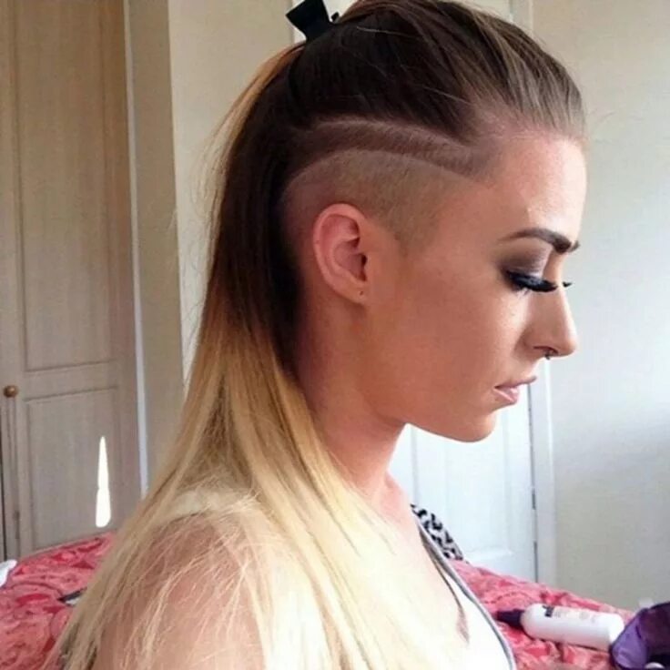 Женская прическа с длинными висками Perfect Sidecuts Shaved side hairstyles, Undercut long hair, Shaved hair