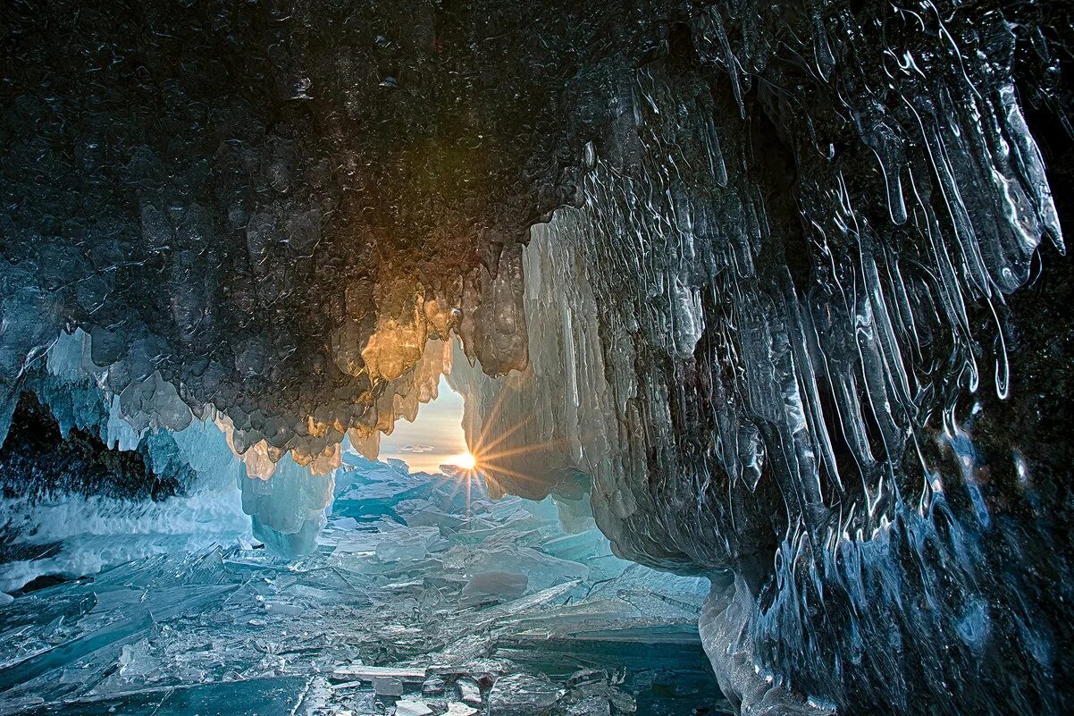 Ледяные гроты ольхон. Ледяные пещеры байкала. Пещеры кристал-кейв. Ледяные гроты. Ледяные гроты байкала.