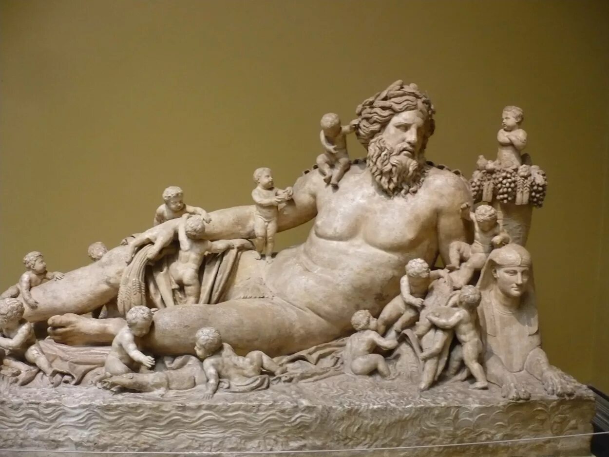 Фарнезский бык» неаполь, национальный музей. Рельефы пергамского алтаря. Античный эллинистический. Античный эллинистический. Период эллинизма в древней греции скульптура.