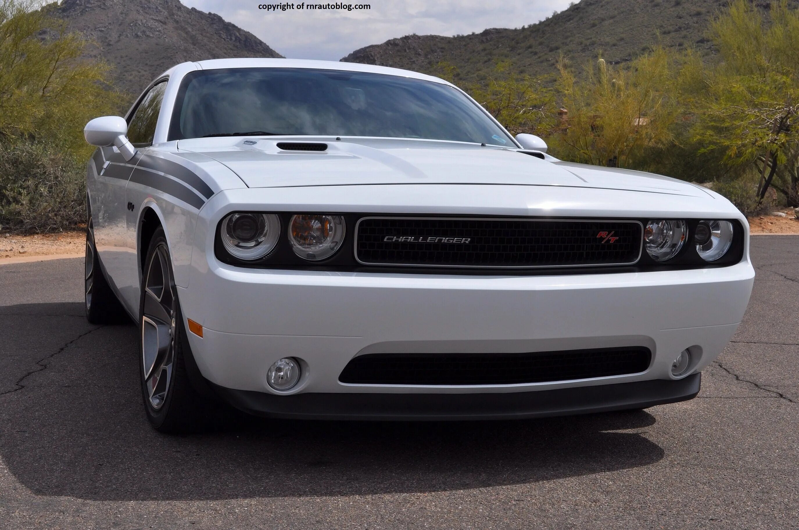 Машина додж челленджер. Dodge Challenger 2000. Додж Челленджер 2000. Додж Челленджер 2004. Dodge Challenger RT 2000.