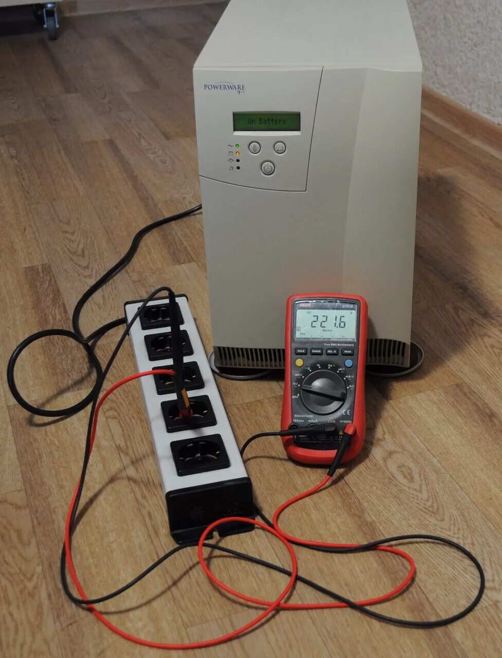 Схема подключения ибп к сети 220в. Блок бесперебойного питания для циркуляционного насоса отопления. Powerware 9120 3000i. Ибп подключение проводов. Схема подключения ибп к компьютеру.