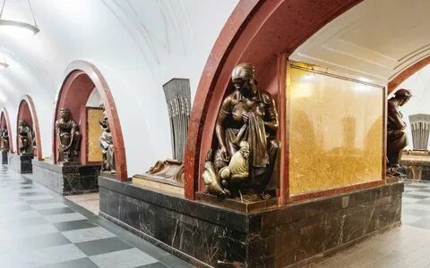 Выставка на площади революции