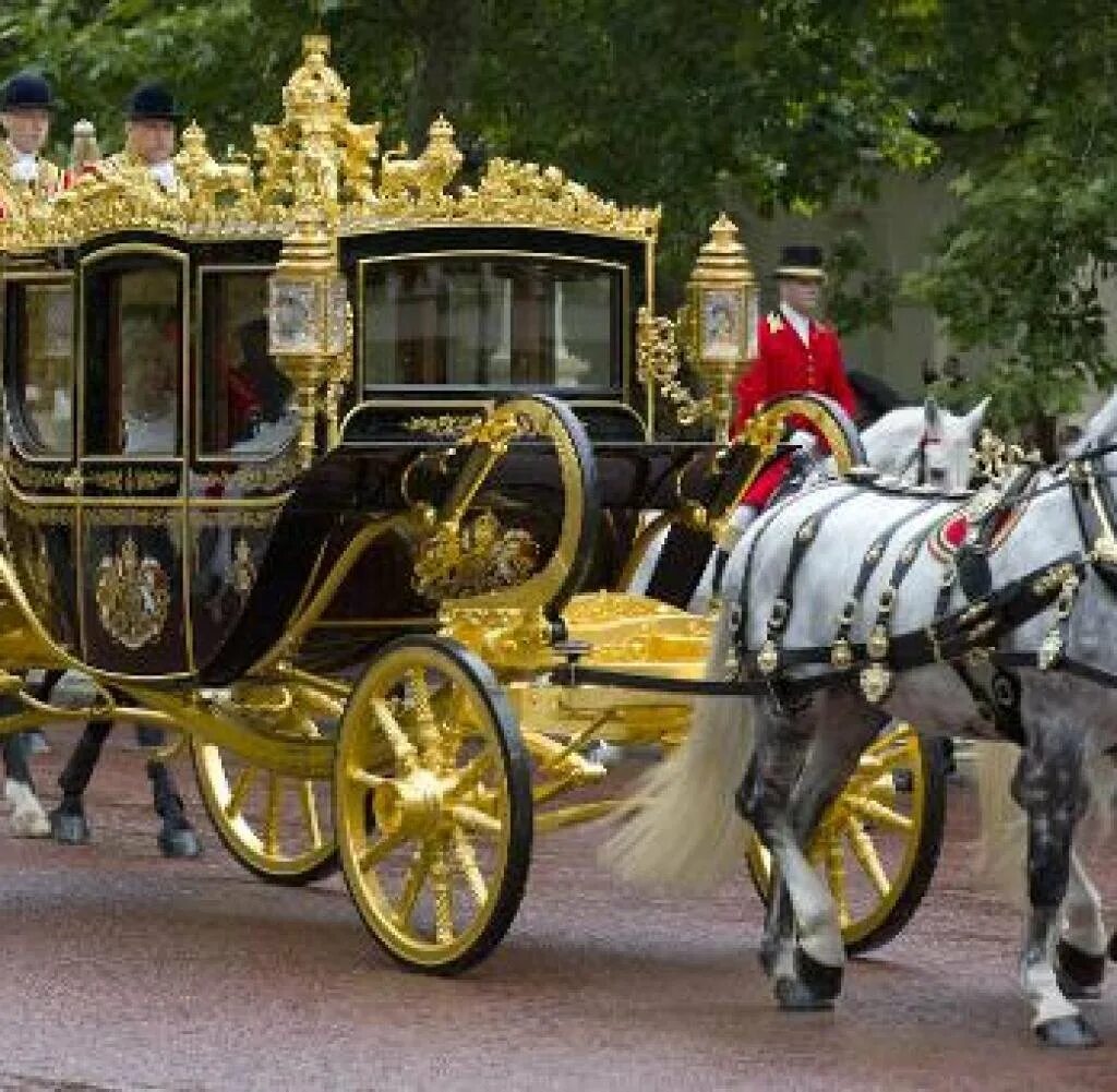 Фаэтон карета ландо экипаж. Найти карету. Найти карету. Карета сани оружейная палата. Карета.