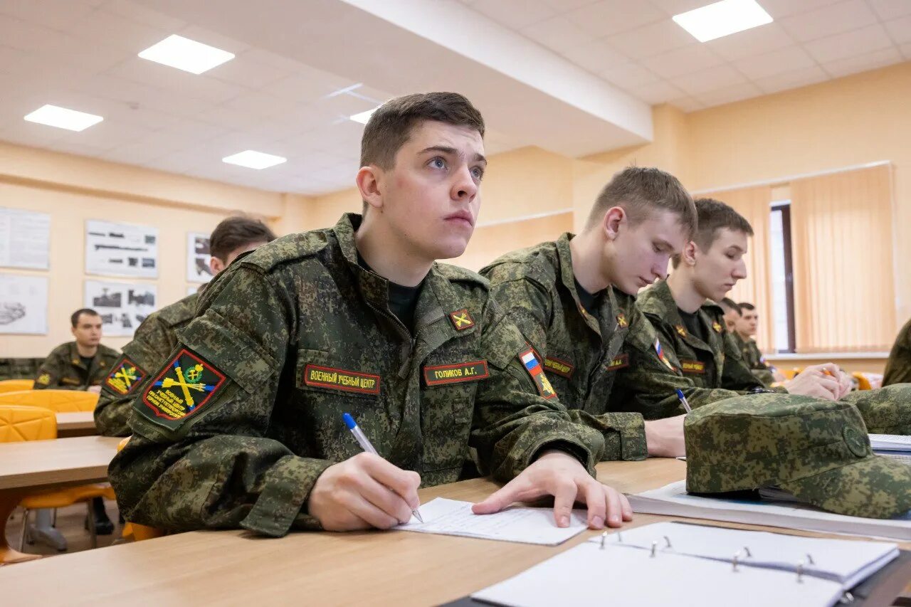 Контрактники вдв. Русские женщины военные. Военная полиция вс рф. Военная кафедра петргу петрозаводск. Рввдку морская пехота.