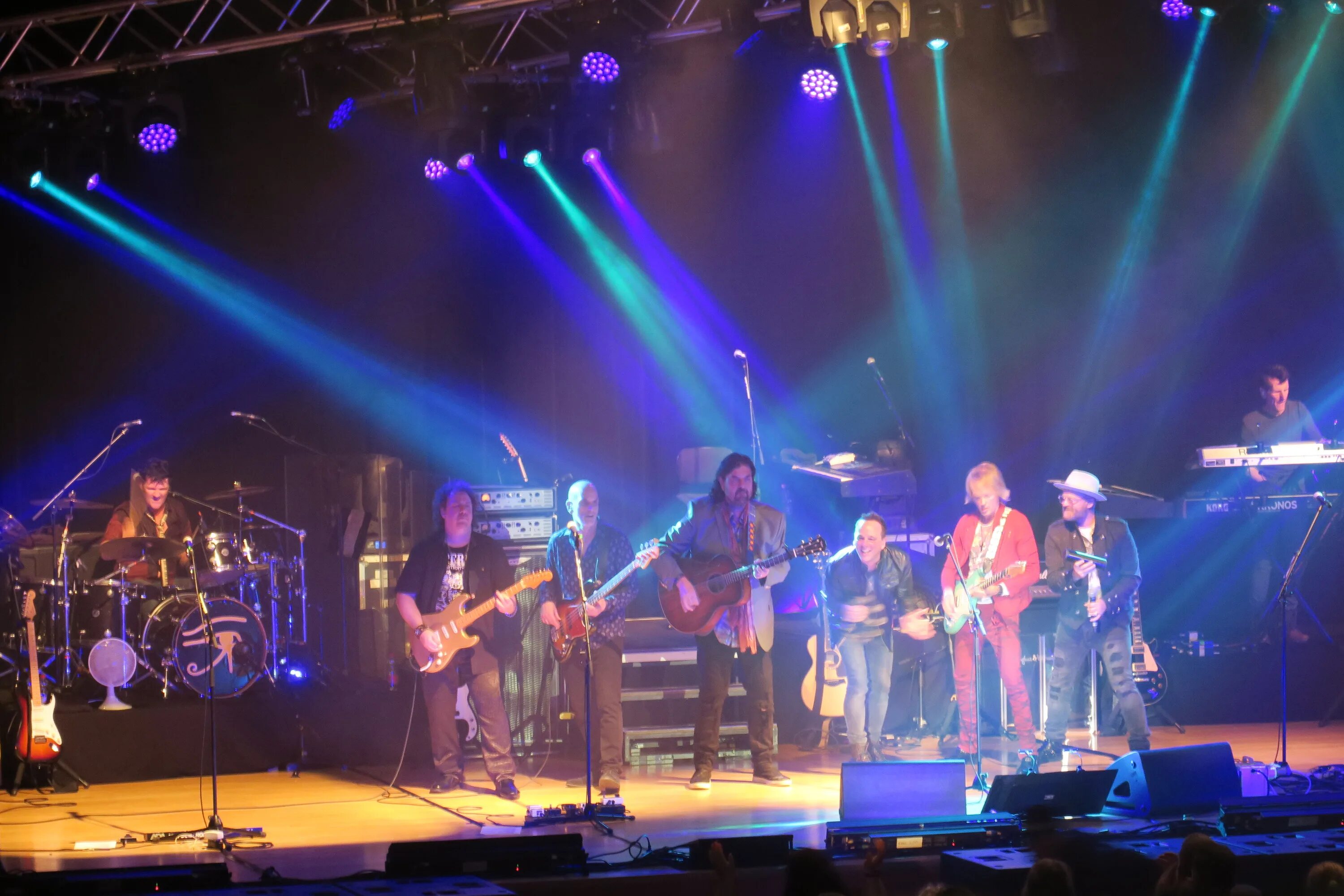 Alan parsons from the new world 2022. Alan Parsons. The Neverending show: Live in the Netherlands Алан Парсонс. Alan Parsons the Neverending show: Live in the Netherlands 2021.