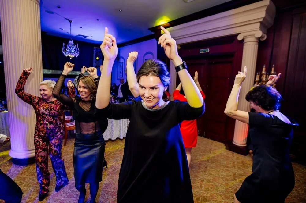 Шоу мыльных пузырей выпускной. Новогодняя вечеринка. Развлекательный вечер для молодежи. Тематическая дискотека. Мыльные шоу пузыри шоу.