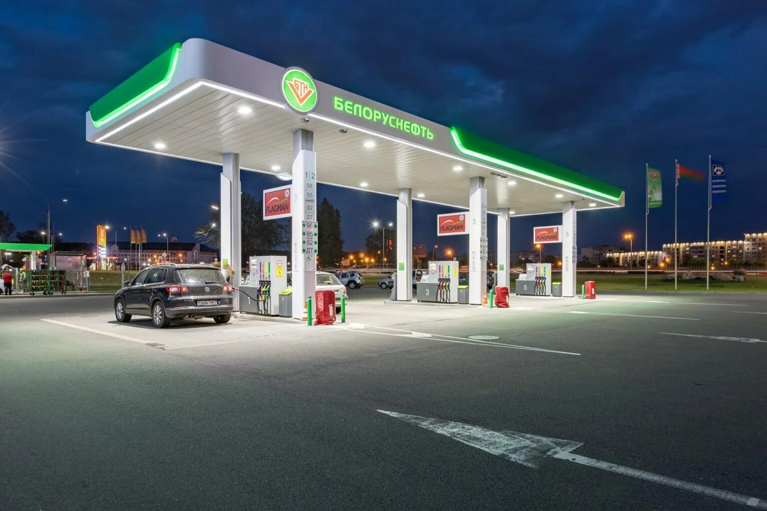 Азс в беларуси. Белоруснефть. Белорусская заправка. Вдс белоруссия азс. Белорусская заправка.