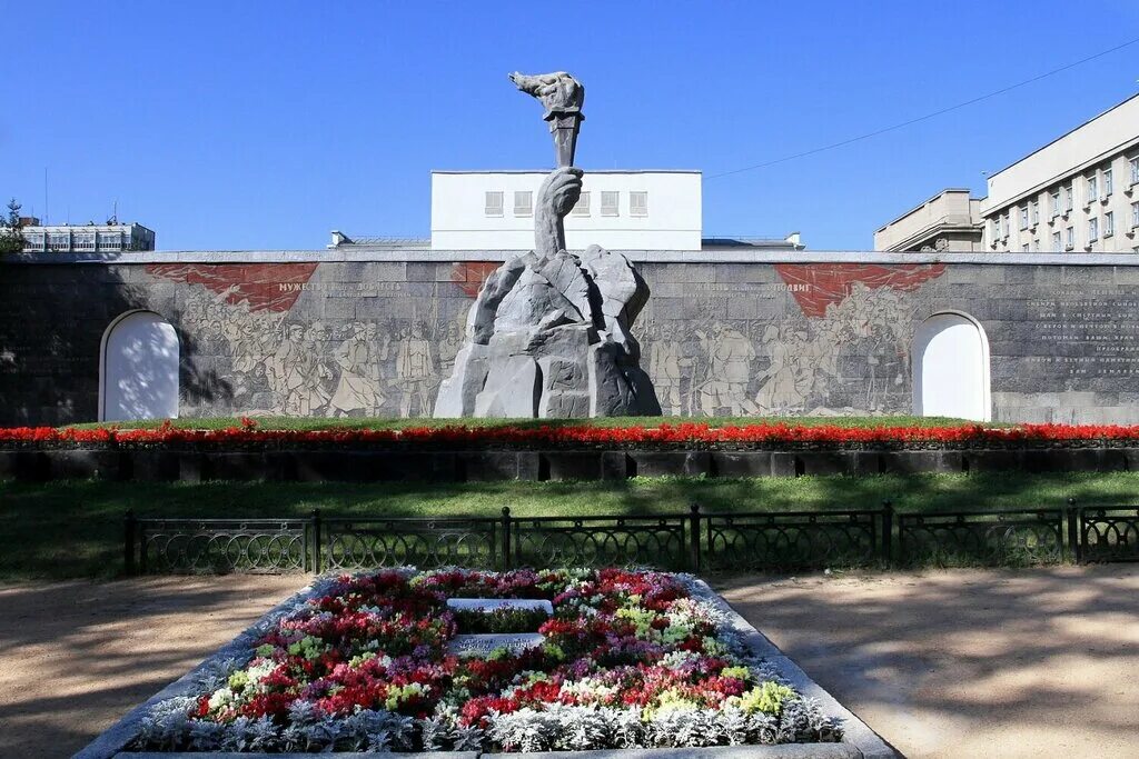 Сквер революции памятник. Сквер героев революции в Новосибирске. Памятник сквер героев революции. Памятник героям революции в Новосибирске. Сквер героев гражданской войны в Новосибирске.