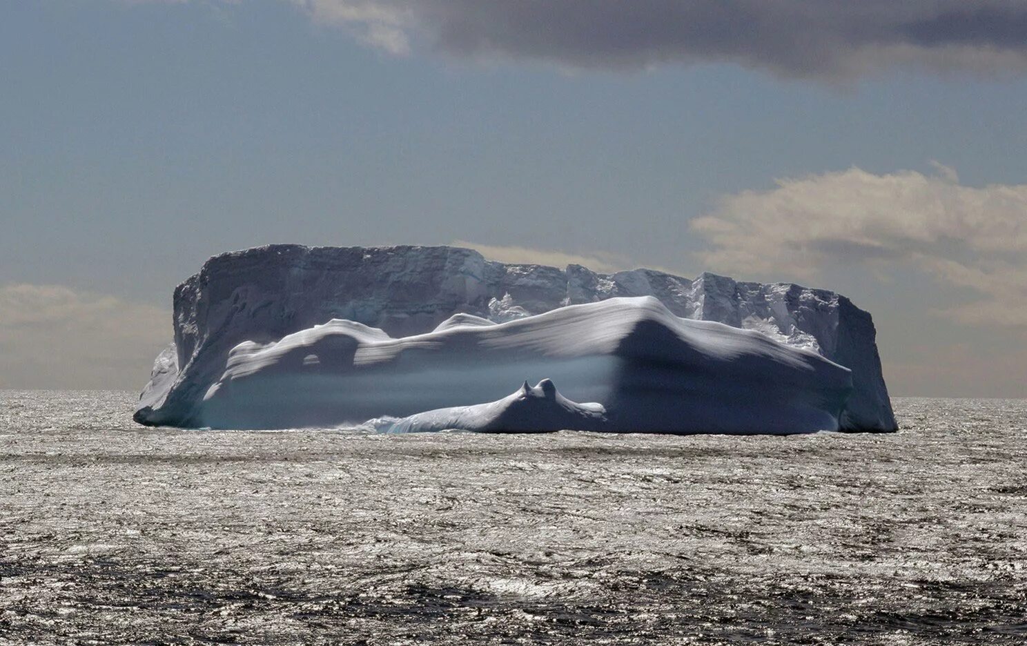 Южный океан г. Южный океан айсберги. Остров Южная Джорджия Антарктида. Столовый Айсберг. Антарктический океан.