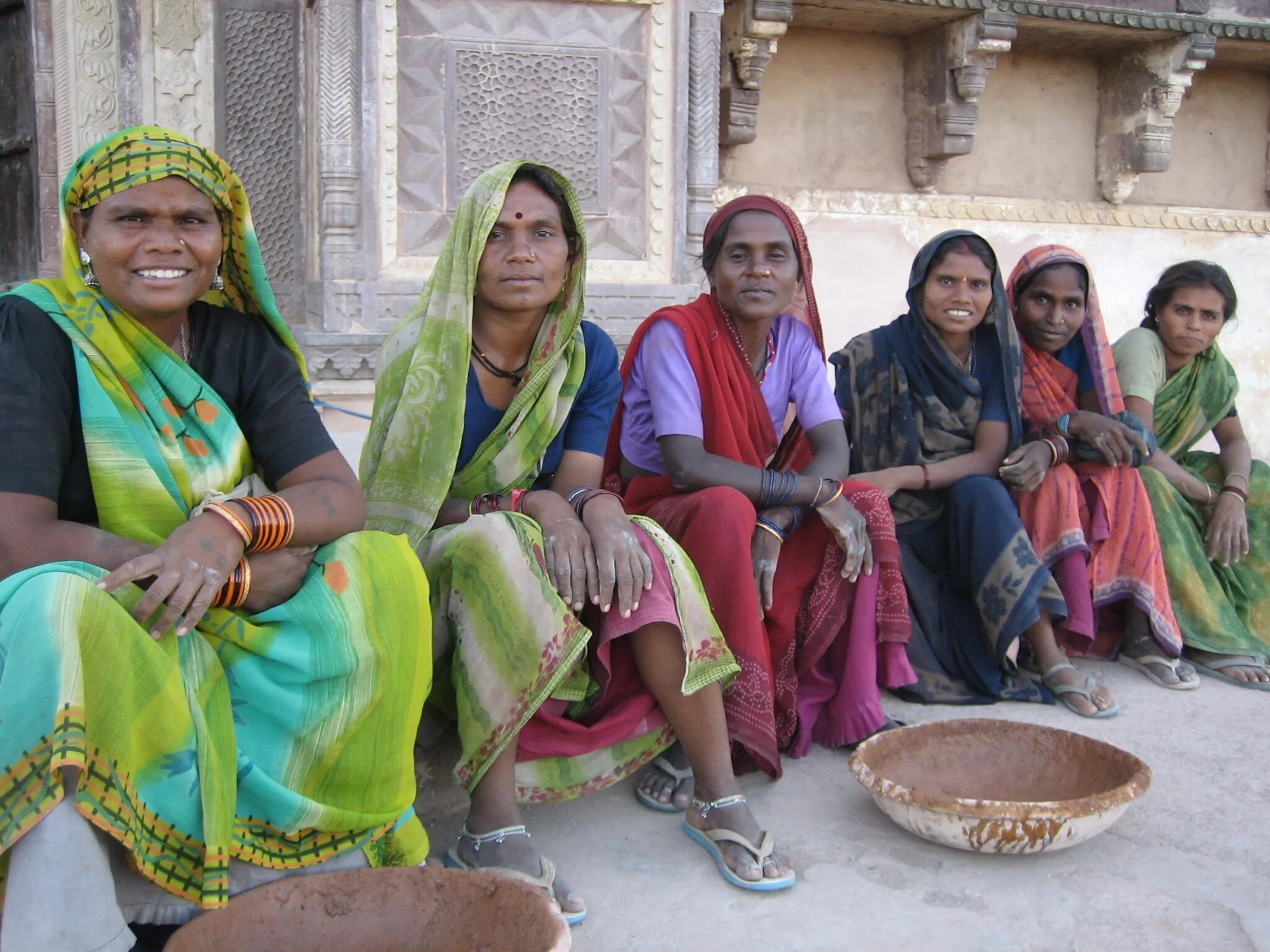 Village women. Женщины Индии группы. Village girls группа. Население Индии ремесло. Made in India девочка.