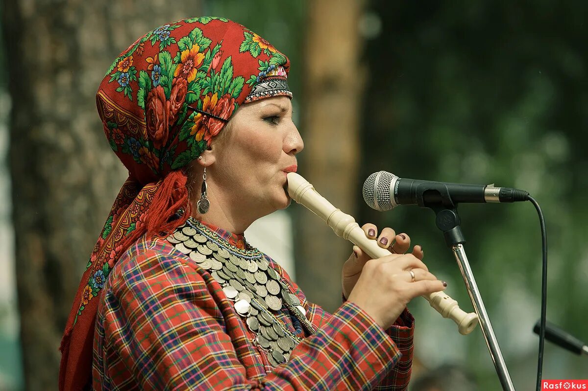 инструмент крезь. национальные инструменты удмуртов. удмуртские музыкальные инструменты. удмуртский нац муз инструмент. свирель музыкальный инструмент.