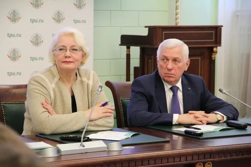 Директор томской школы. Выставка детского творчества. Директор томской школы. Выставка детского творчества. Директор школы 54 томск.