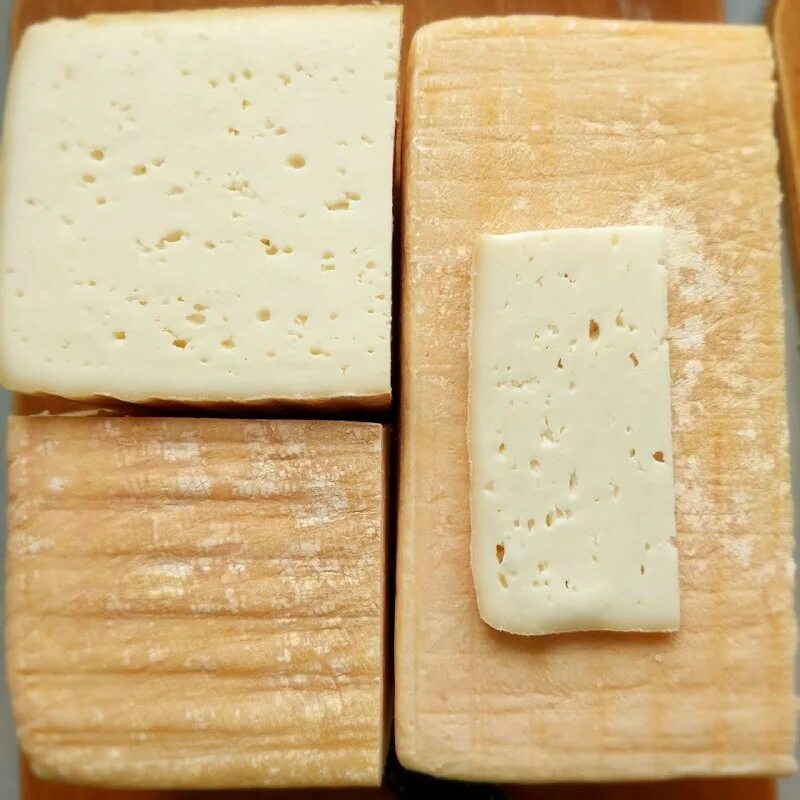 Сыр дома на 200. Белорусский сыр пан кобрин. Гауда (gouda) сыр. Голландский сыр эдам. Горгонзола блю чиз.