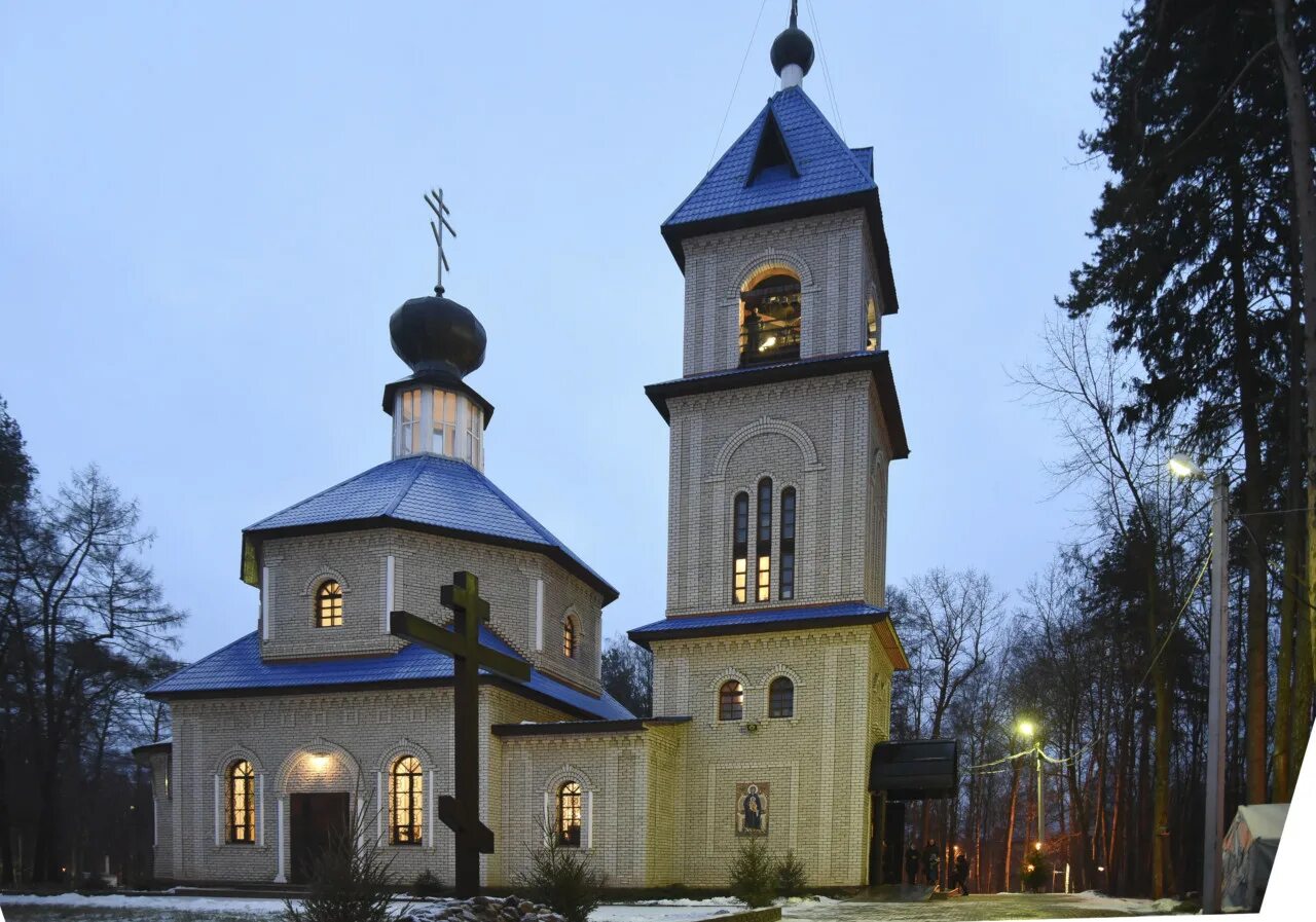 георгиевский храм в нахабино. церковь в нахабино в парке. храм даниила московского в нахабино. георгиевский храм нахабино павел островский. храм даниила московского в нахабино.