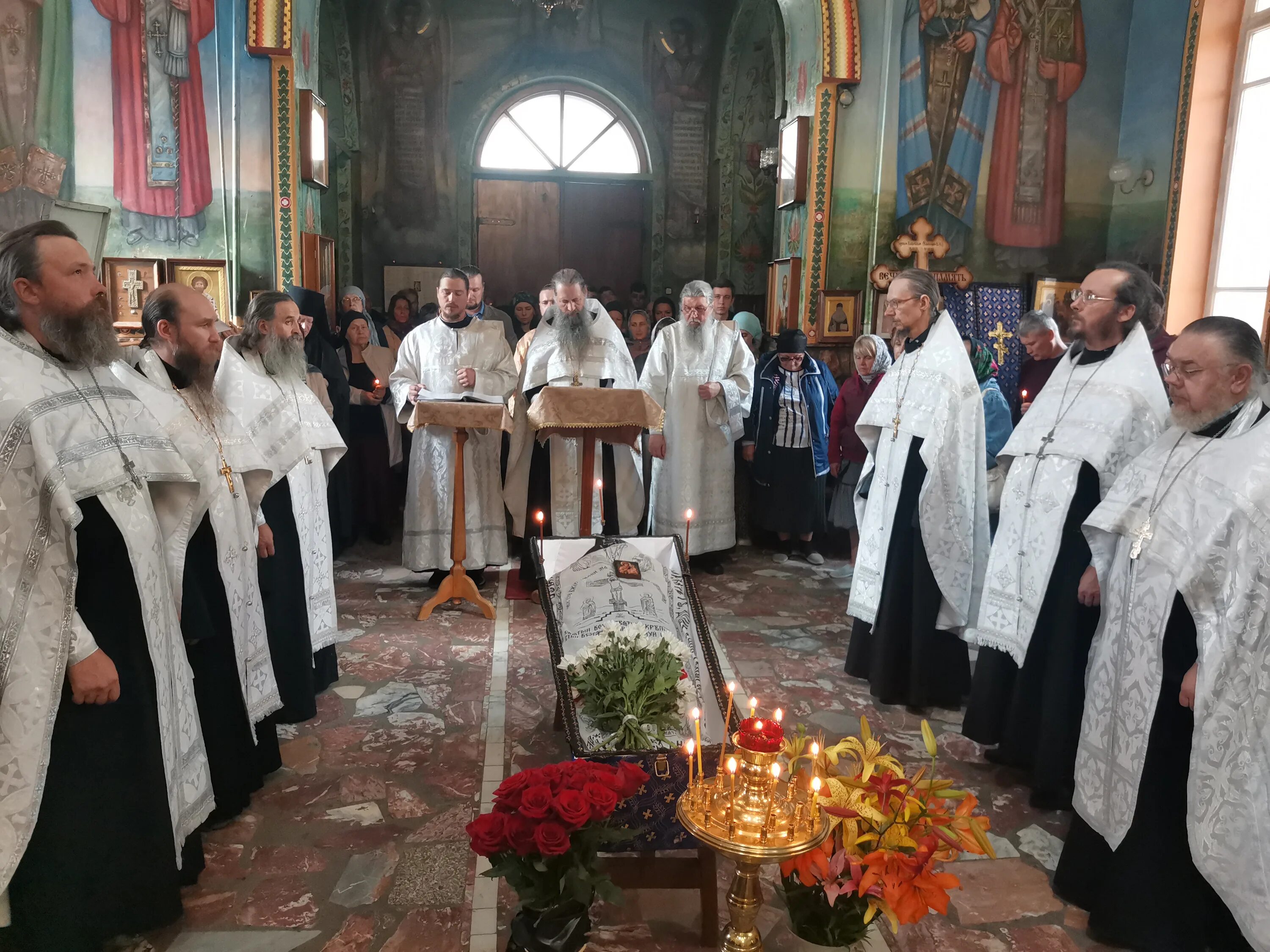 Никольское отцы. Никольский монастырь отпевание. Автодеево Свято-Никольский скит. Свято Никольский храм Калининград первый настоятель.