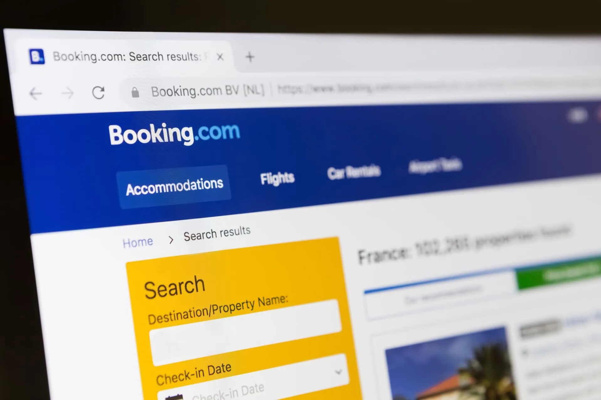 Booking работает в россии