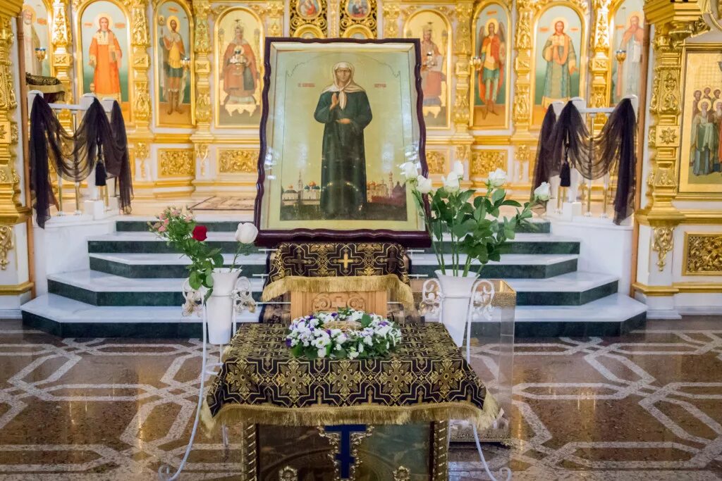 матрона где хранятся. мощи матушка матрона московская. церковь преподобного симеона дивногорца в дрездене. святая блаженная матрона московская мощи. мощи матроны московской.