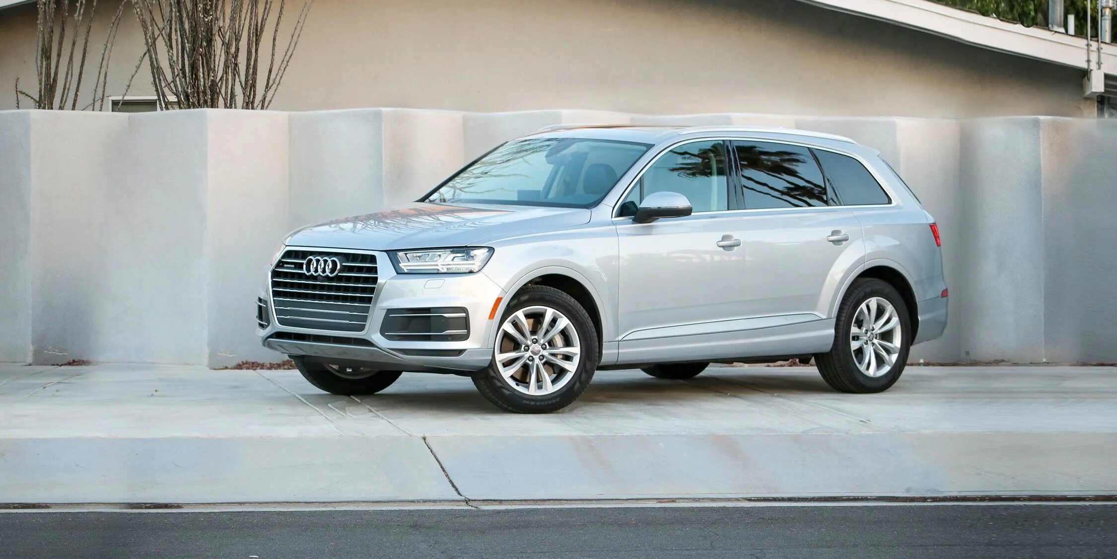Ауди q3 s line 2012. Ауди q7 2022 новый. Audi q7 2017. Ауди ку 7 2019 года. Audi q3 s line.