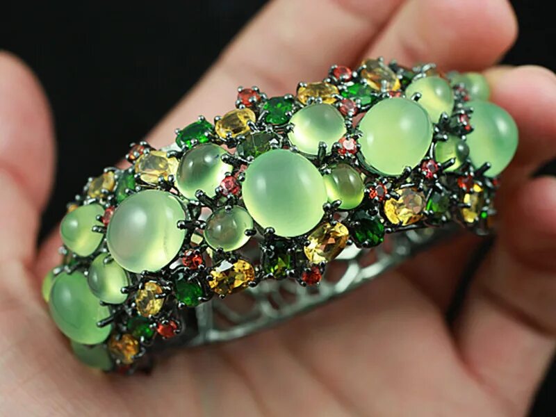 уральские самоцветы кабошоны. натуральные камни. поделочные камни. самоцветы поделочные камни. голубой карбункул камень.