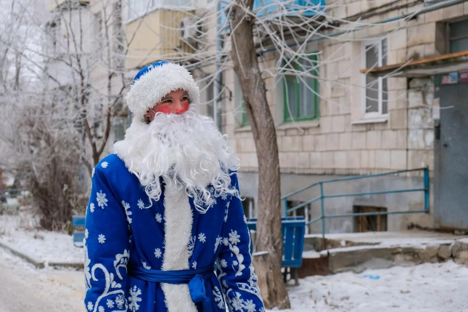 Дед мороз волгоград. Дед волгоград. Дед волгоград. Резиденция деда мороза волгоград комсомольский сад. Дед с пловом.